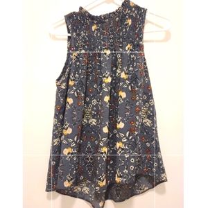 Womens sleeveless shirt